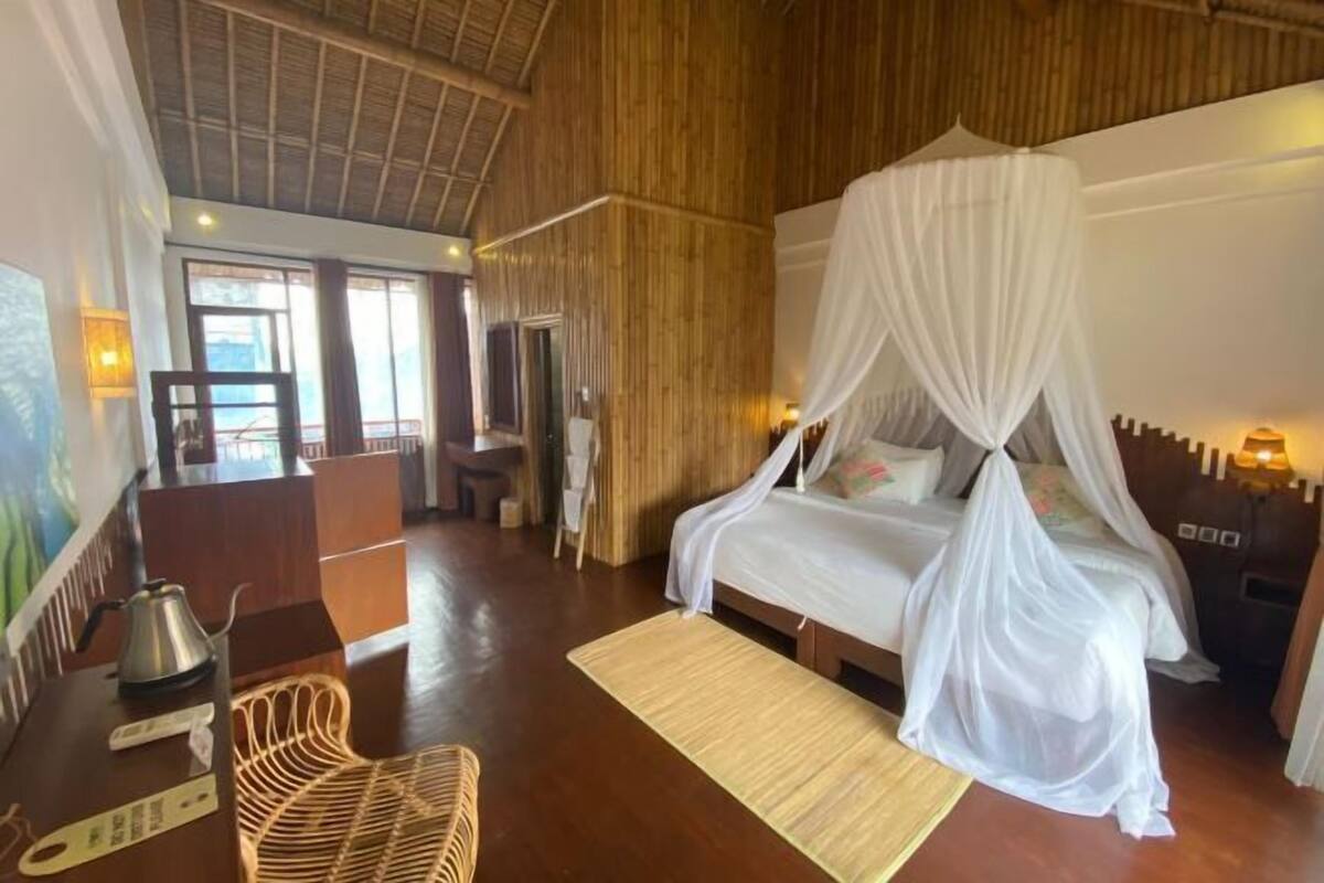 Minibar, in-room safe, desk, soundproofing