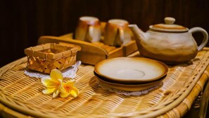 雙人療程室、美體療程、熱石按摩、深層組織按摩、身體去角質、臉部療程