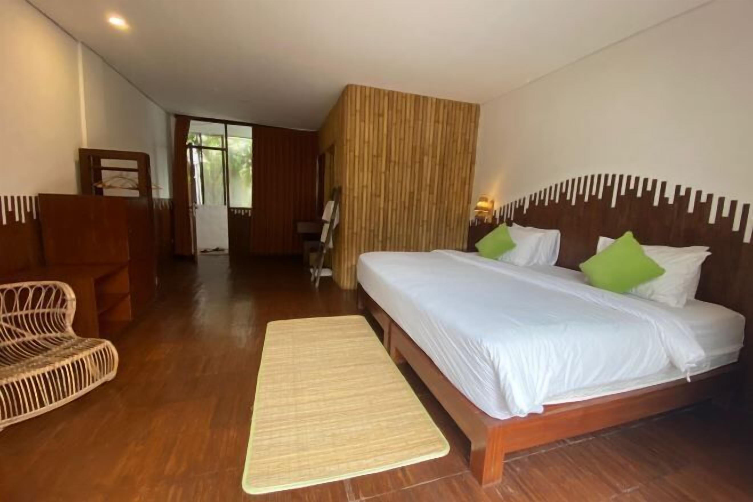 迷你吧、房內夾萬、書桌、隔音