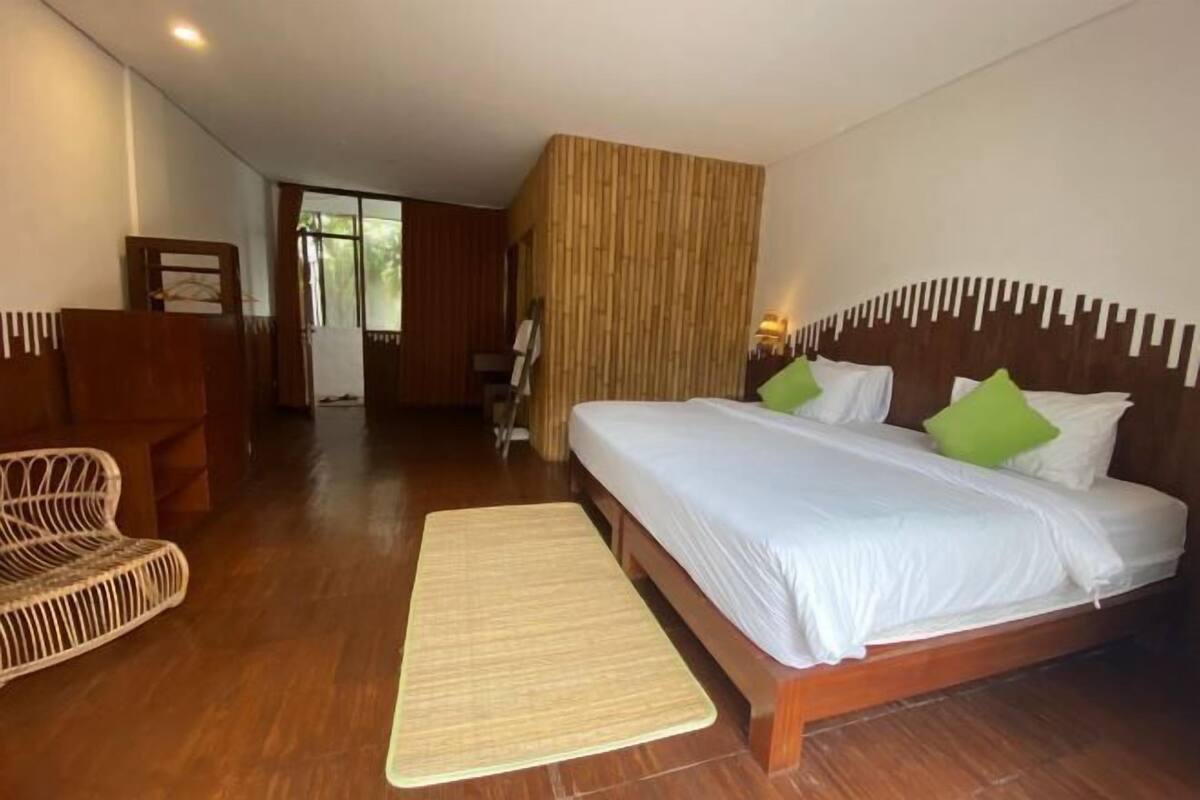 Minibar, in-room safe, desk, soundproofing