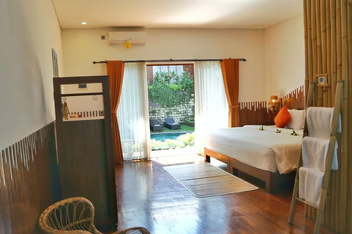 Deluxe Double or Twin Room with Pool View | Minibar, in-room safe, desk, soundproofing