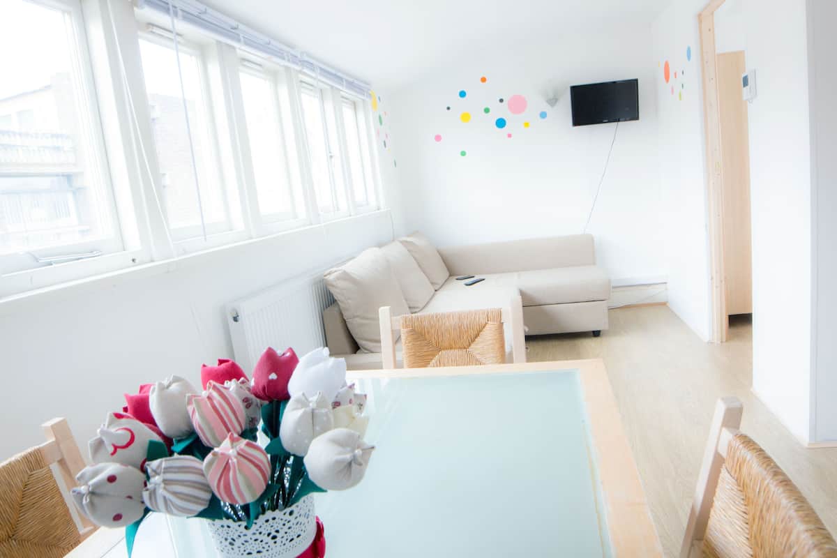 City Apartment, Multiple Beds, Non Smoking, City View | Living area