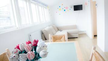 City Apartment, Multiple Beds, Non Smoking, City View | Living area