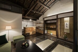 Townhouse Mewah, Bebas Asap Rokok | Area keluarga | TV layar datar