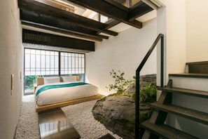 Luxury Townhome, Non Smoking | 3 bedrooms, premium bedding, down comforters, pillowtop beds - Kiraku Kyoto Honmachi (Kyoto)