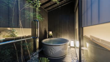 Luxury Townhome, Non Smoking | Garden