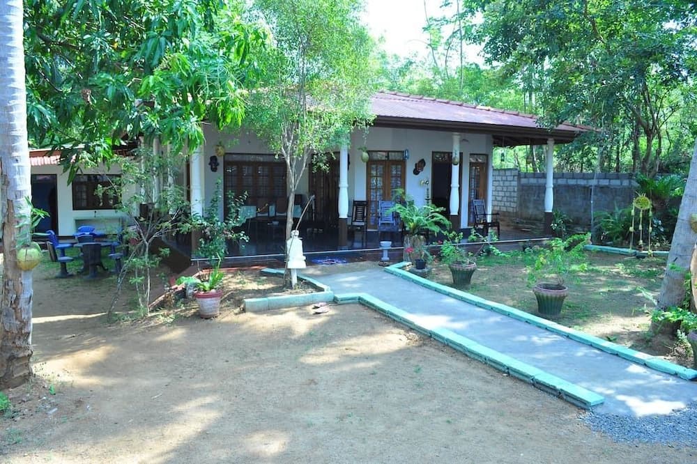 Dil Lanka Safari Resort