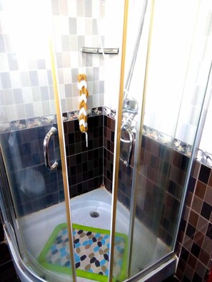 Appartement, 3 slaapkamers | Badkamer met douche
