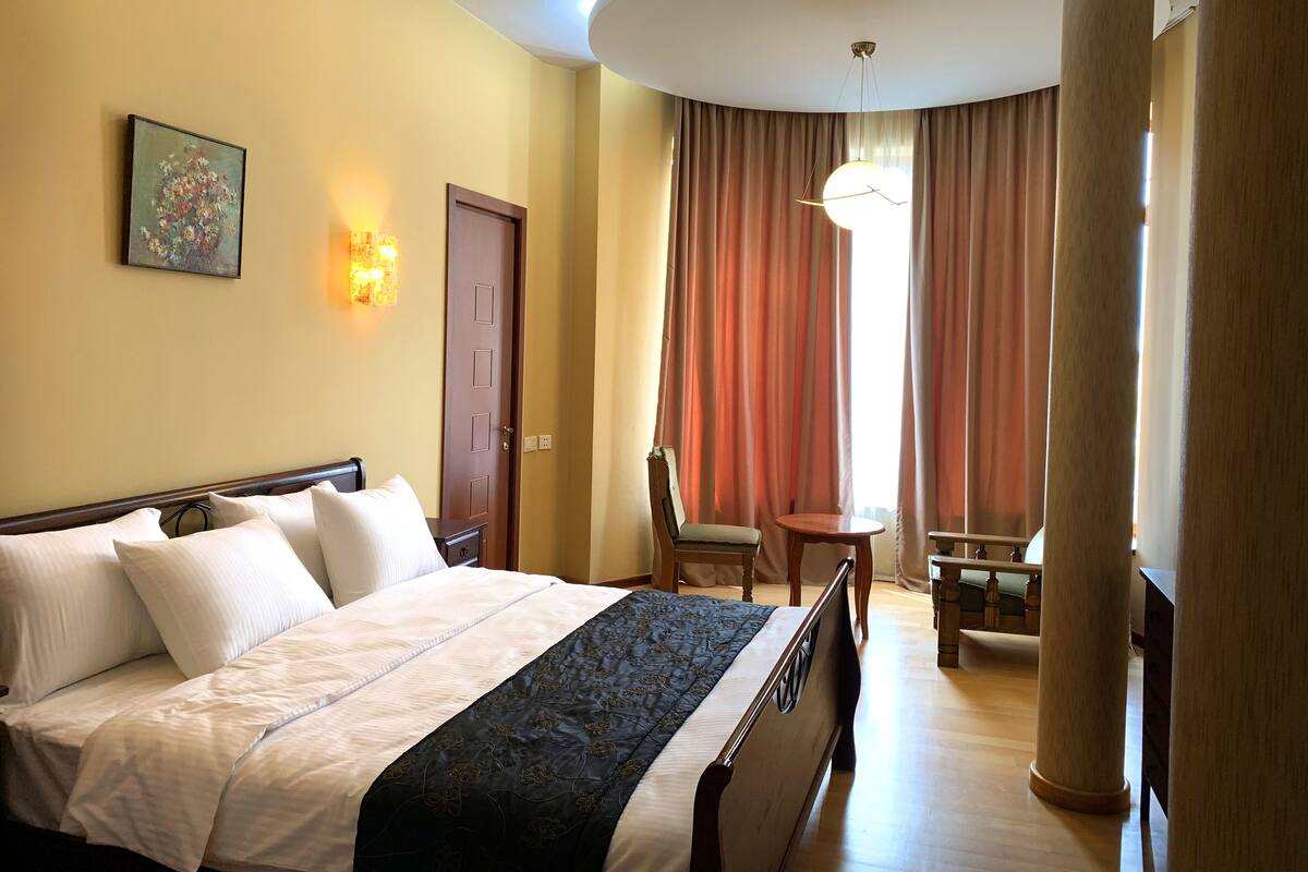 Blackout curtains, soundproofing, iron/ironing board, free WiFi
