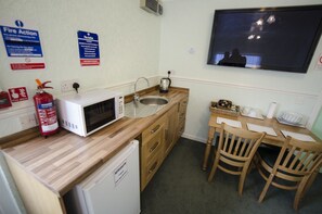 Luxury-Dreibettzimmer | Bügeleisen/Bügelbrett, kostenloses WLAN, Bettwäsche