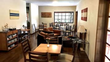 Tägliches inbegriffenes Frühstücksbuffet