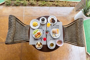 Free daily buffet breakfast  - Pousada Golf Village (Petrópolis)