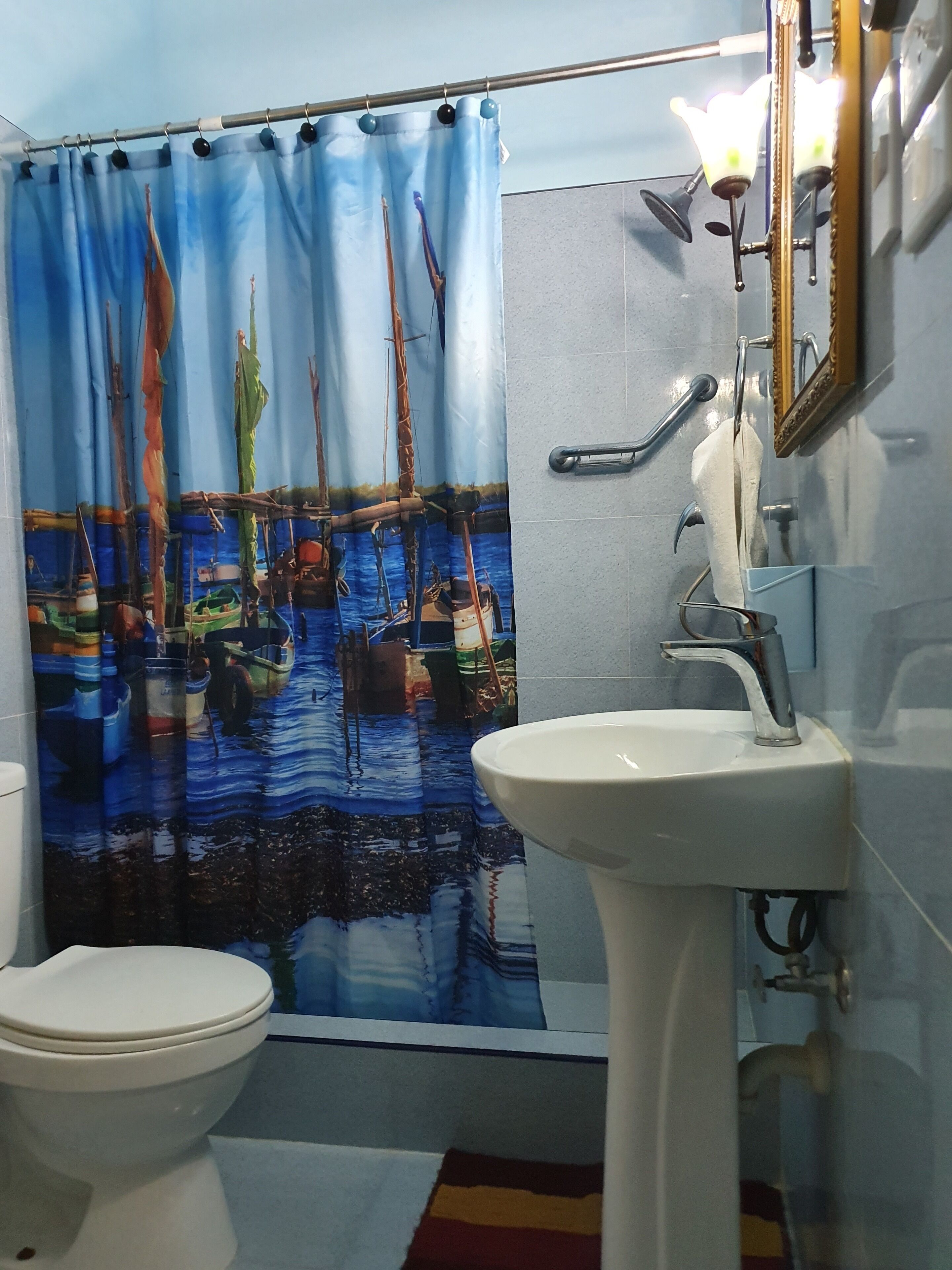 family apartment, 2 bedrooms, city view | bathroom | shower, rainfall showerhead, free toiletries, towels