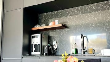 Apartment, 3 Bedrooms, Non Smoking | Private kitchen | Fridge, microwave, stovetop, coffee/tea maker