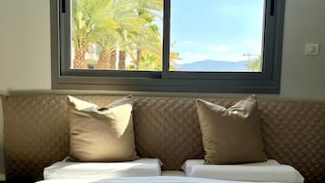 Apartment, 3 Bedrooms, Non Smoking | Desk, travel cot, free WiFi, bed sheets