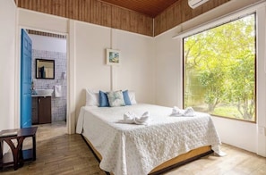 Family Apartment (1) | Premium bedding, down comforters, individually furnished, free WiFi - Aparatamentos Arenal Ranas y Ranitas (La Fortuna)