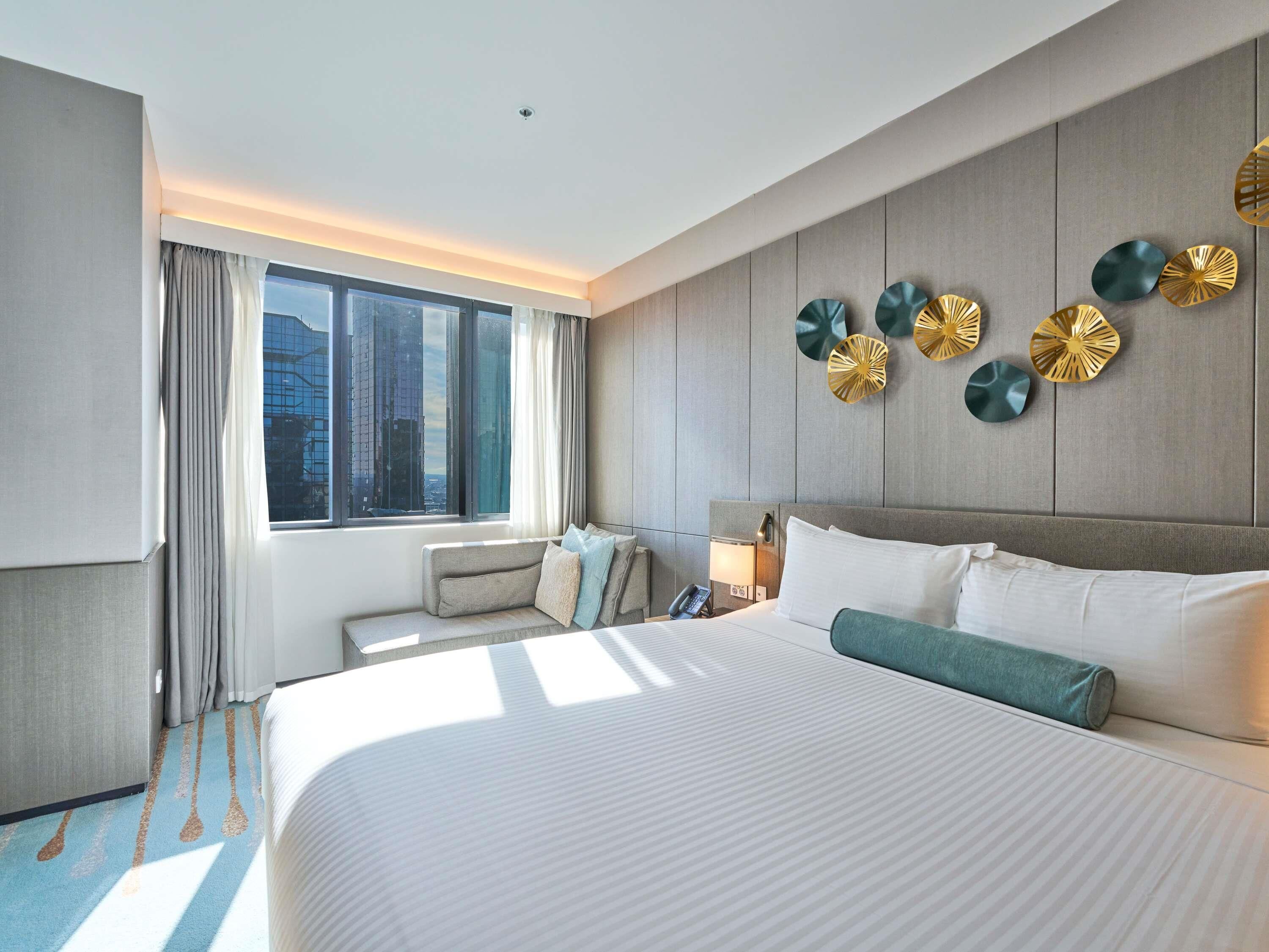 Junior Suite, 1 King Bed | Premium bedding, minibar, in-room safe, iron/ironing board