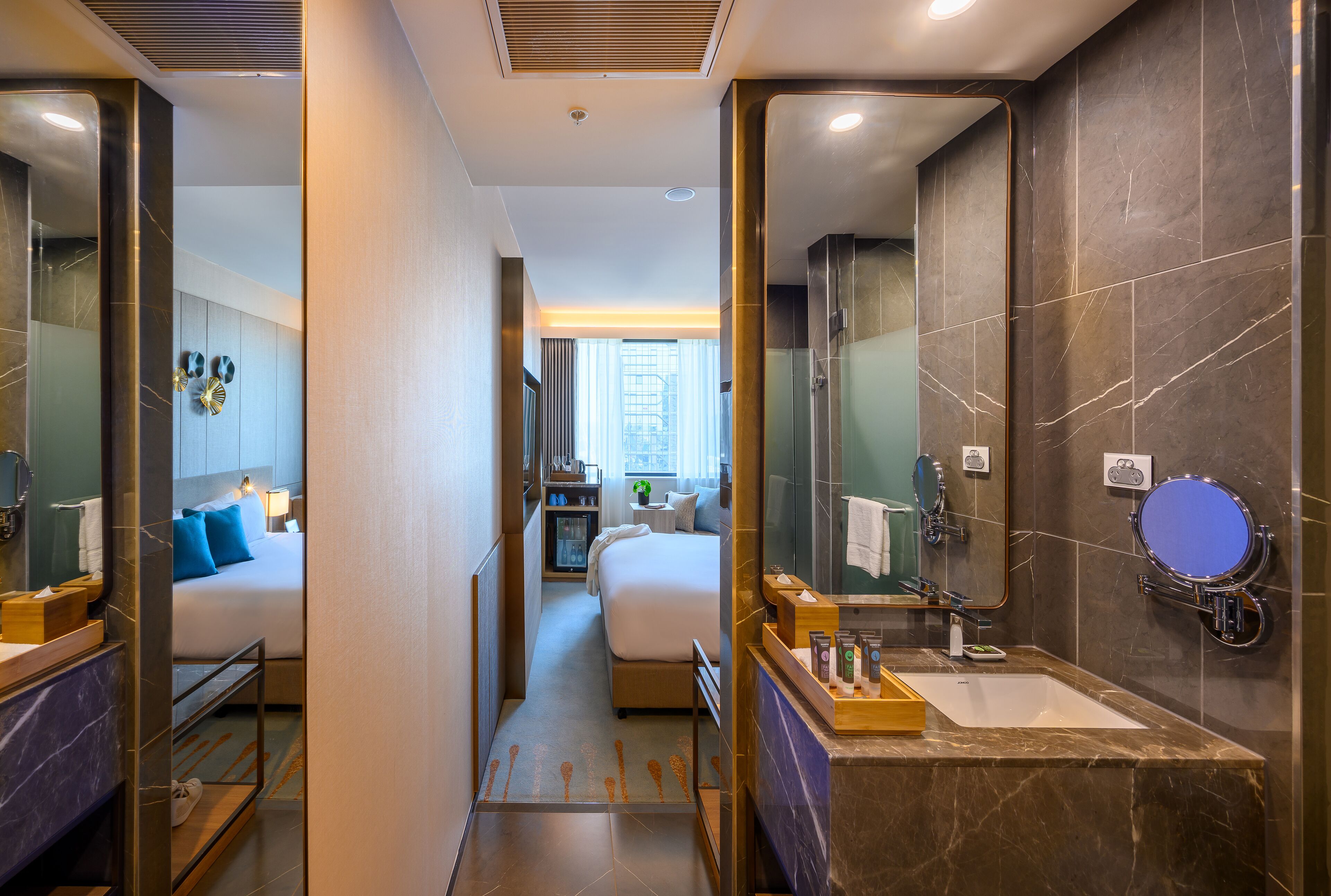 standard room, 1 king bed | bathroom | shower, eco-friendly toiletries, towels