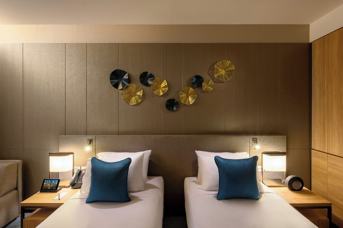 Quarto superior, 2 camas de solteiro | Roupas de cama premium, frigobar, cofres nos quartos