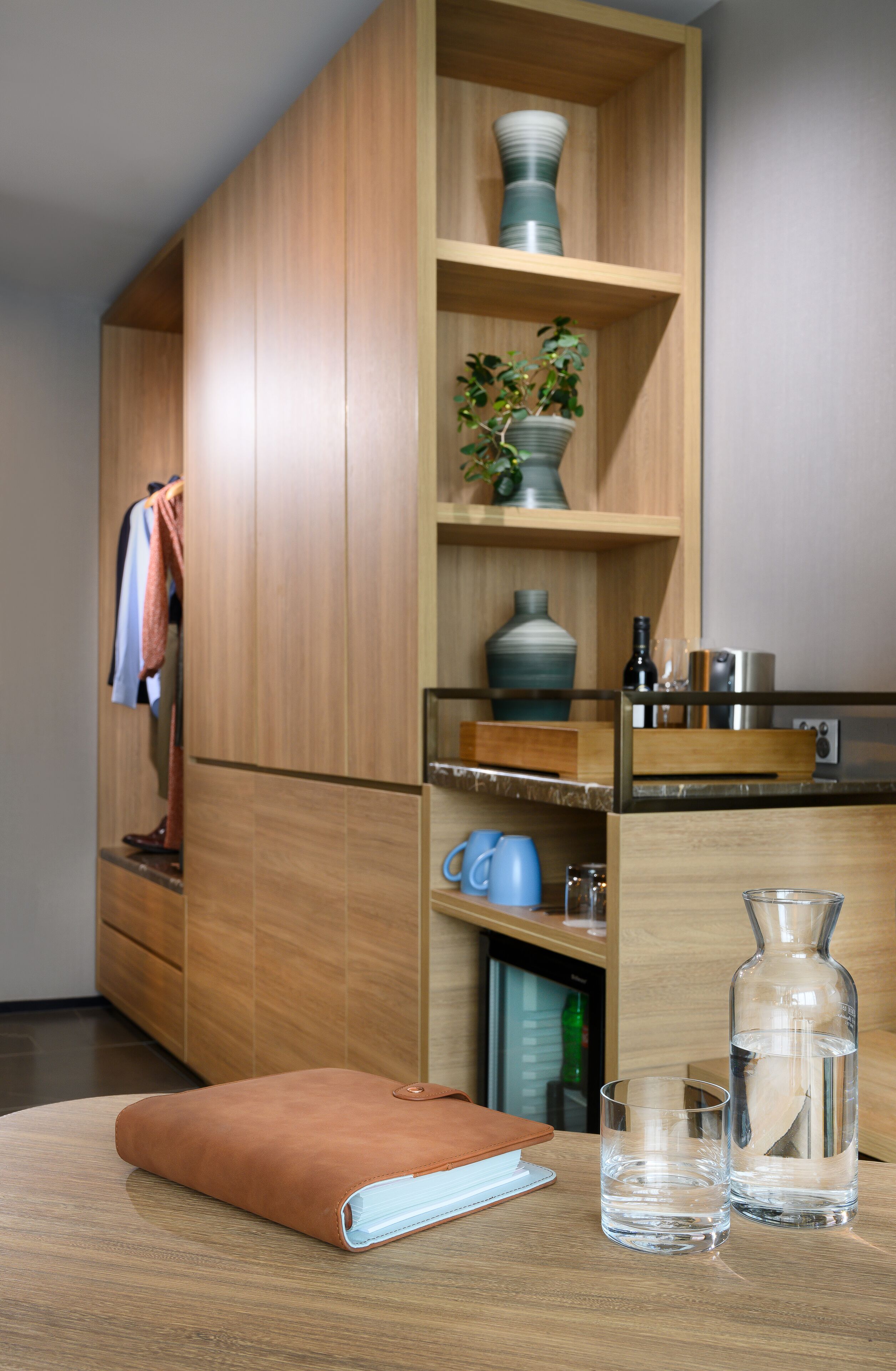 deluxe room, 1 king bed | living room | flat-screen tv