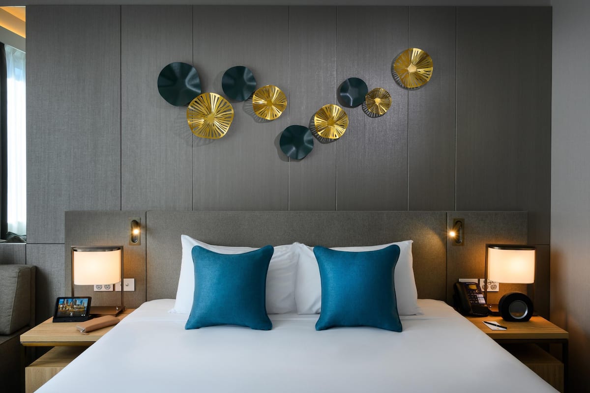 Deluxe-rum - 1 kingsize-sÀng | SÀngtillbehör av högsta kvalitet och minibar