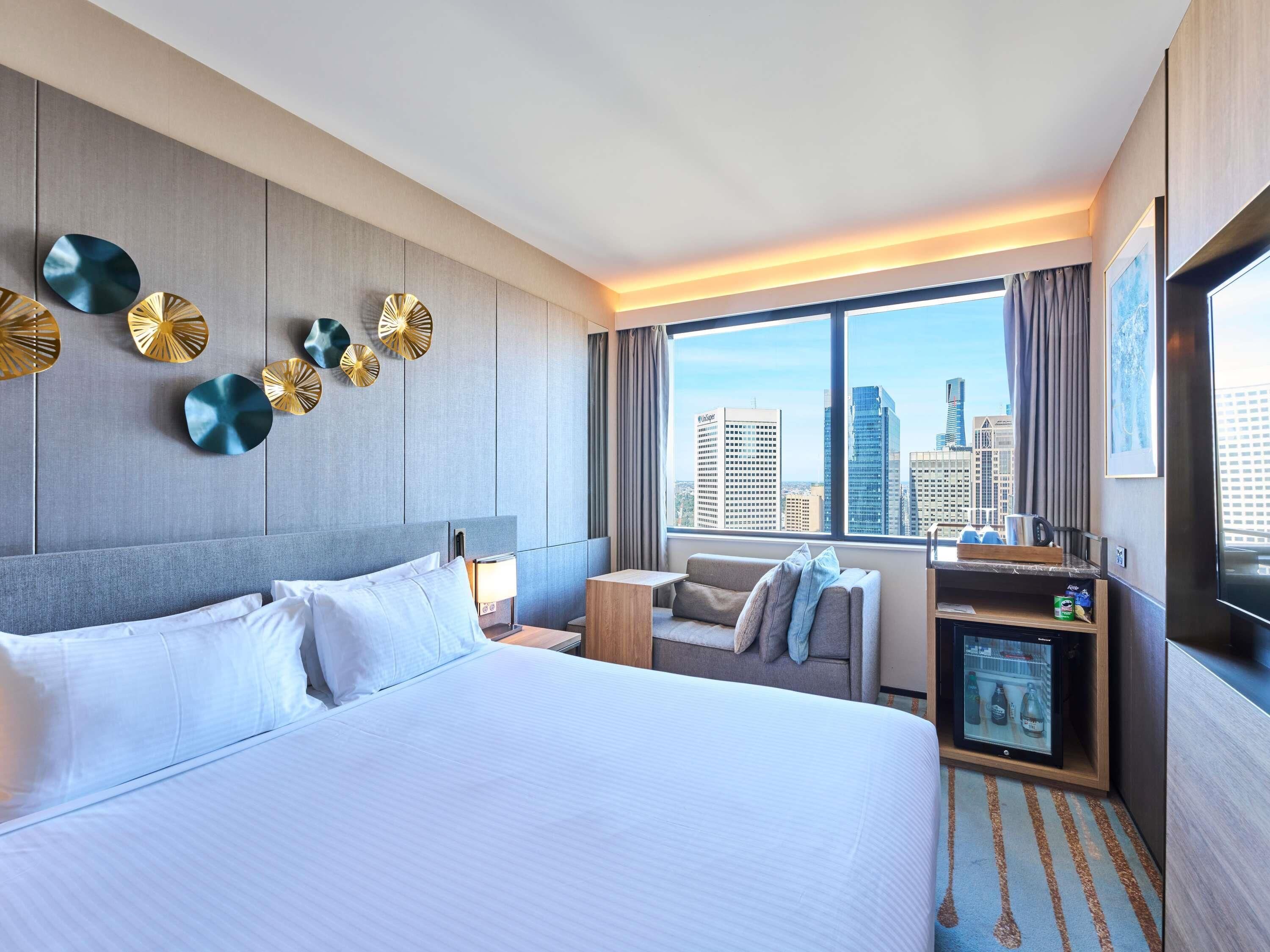 Ropa de cama de alta calidad y minibar 