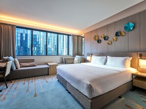 Quarto luxo, 1 cama King | Roupas de cama premium, frigobar, cofres nos quartos