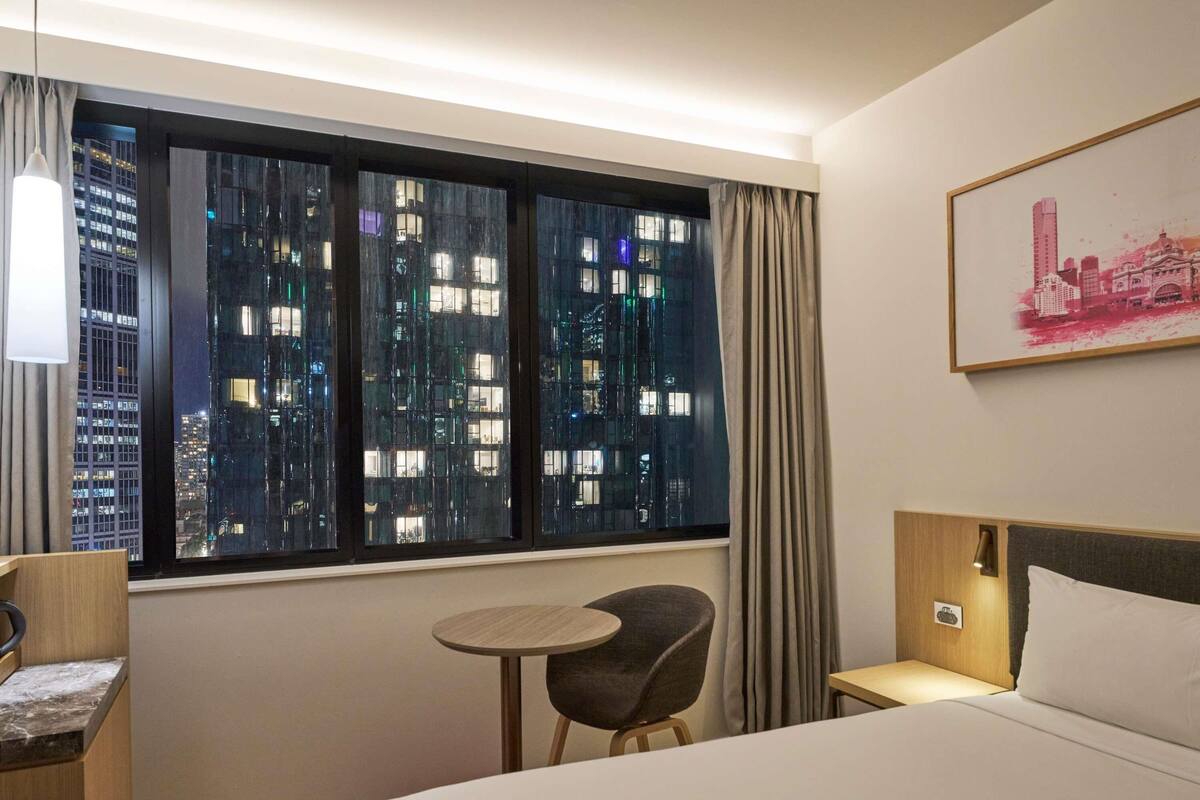 Superior Queen Room | In-room safe, soundproofing, iron/ironing board, WiFi (free)