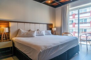Luxury Loft, 2 Double Beds, Balcony | In-room safe, blackout drapes, iron/ironing board, free WiFi