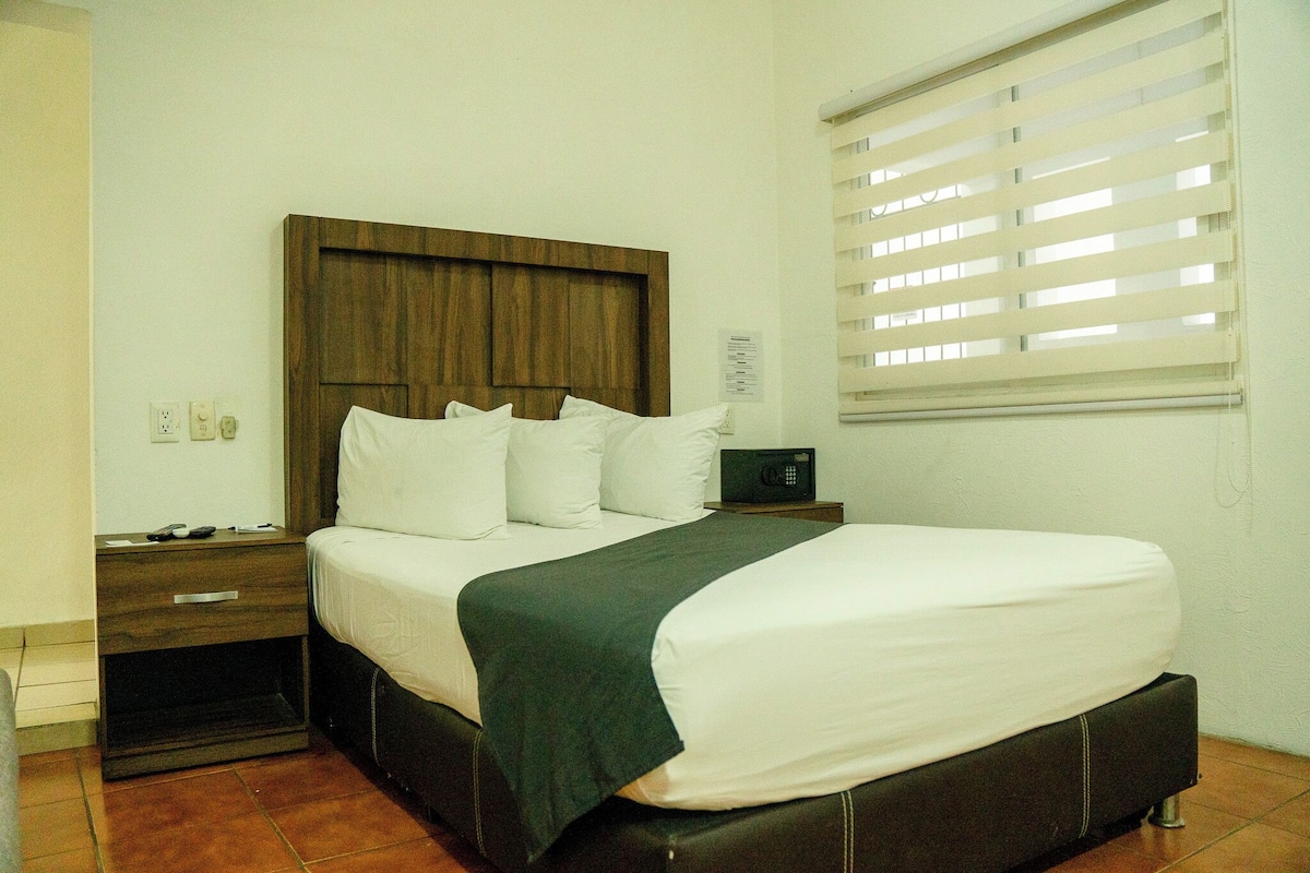 Standard Studio | 1 bedroom, in-room safe, blackout drapes, iron/ironing board