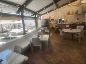 Snack bar