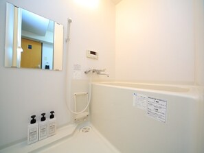 1 Bedroom House | Deep soaking bathtub