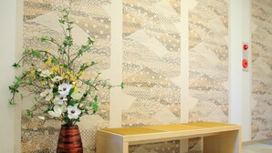 Lobby sitting area - Kamon Inn Toji Higashi (Kyoto)