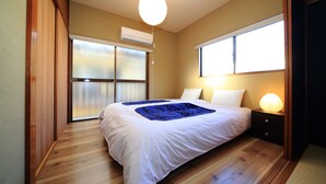 Family Room, Private Bathroom - Kamon Inn Yanagihara (Tokyo)