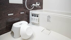 Separate tub and shower, deep soaking tub, free toiletries, hair dryer - Kamon Inn Aihuka1 (Kyoto)