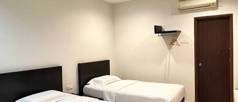 Executive Twin Room | Meja, katil lipat simpan/tambahan, Wi-fi percuma, cadar katil