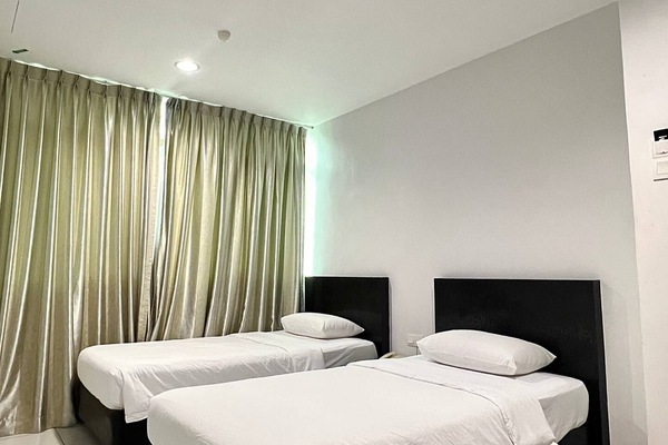 Deluxe Twin | Desk, rollaway beds (surcharge), WiFi (free), bed sheets