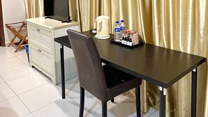 Phòng 2 giường đơn Executive | Phòng tắm | Buồng tắm vòi sen, đồ dùng nhà tắm miễn phí, dép đi trong nhà 