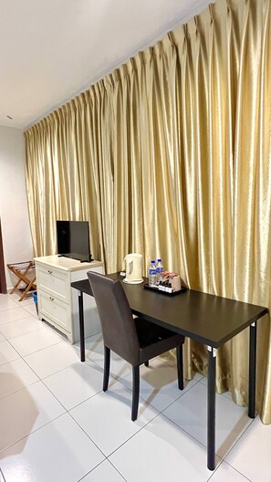 Executive Twin | Bathroom