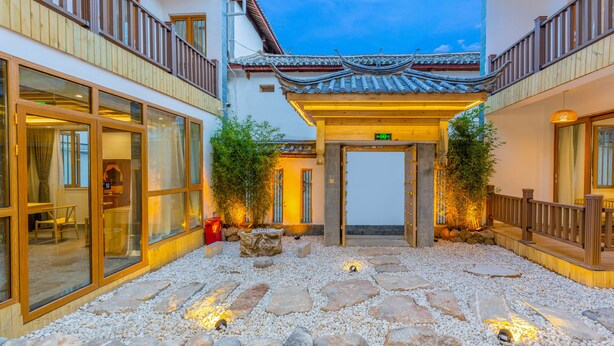 Unclassified image, 1 of 66, button - The South House (Lijiang)