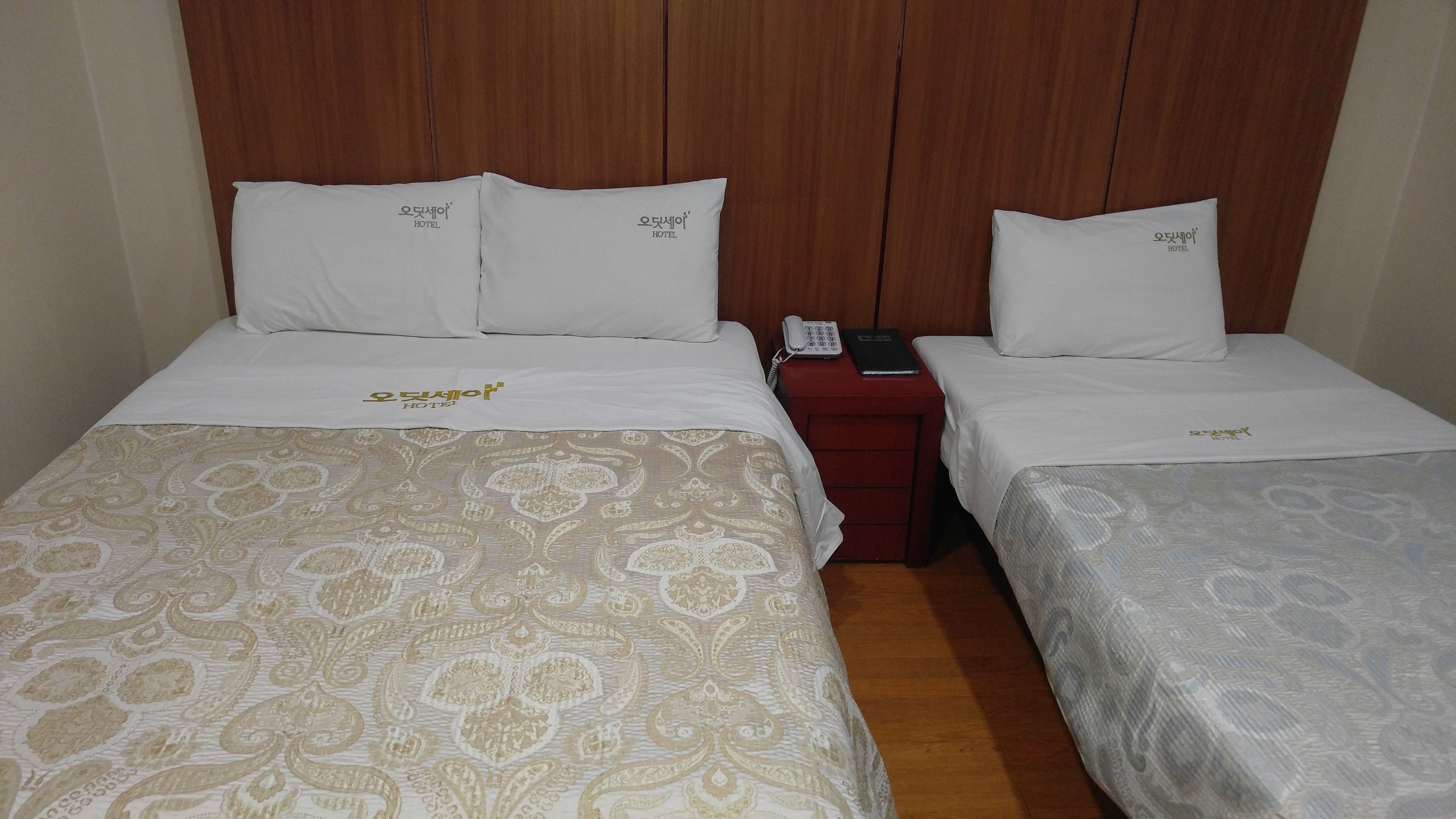 deluxe room | blackout curtains, free wifi, bed sheets