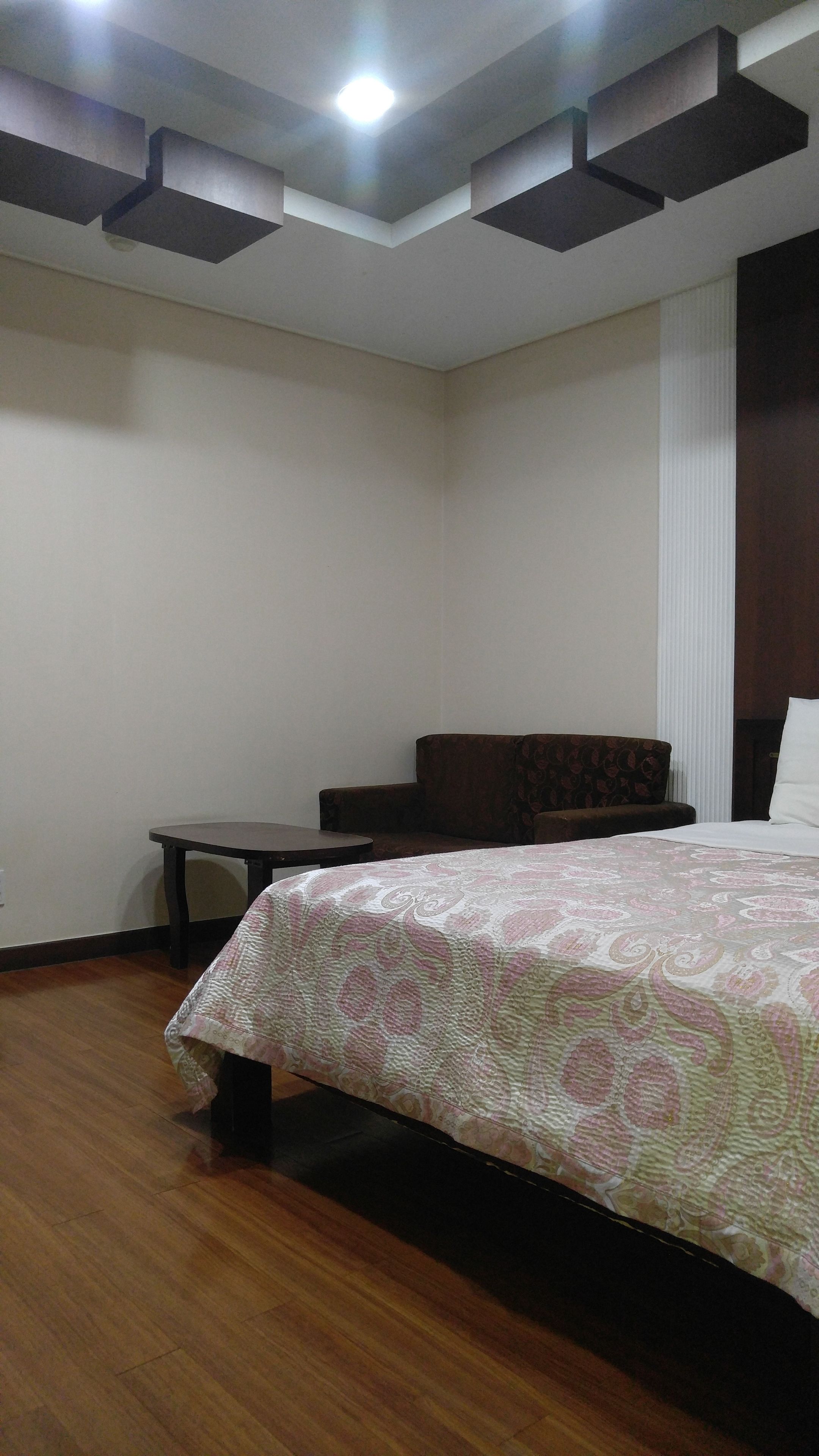 standard room | blackout curtains, free wifi, bed sheets