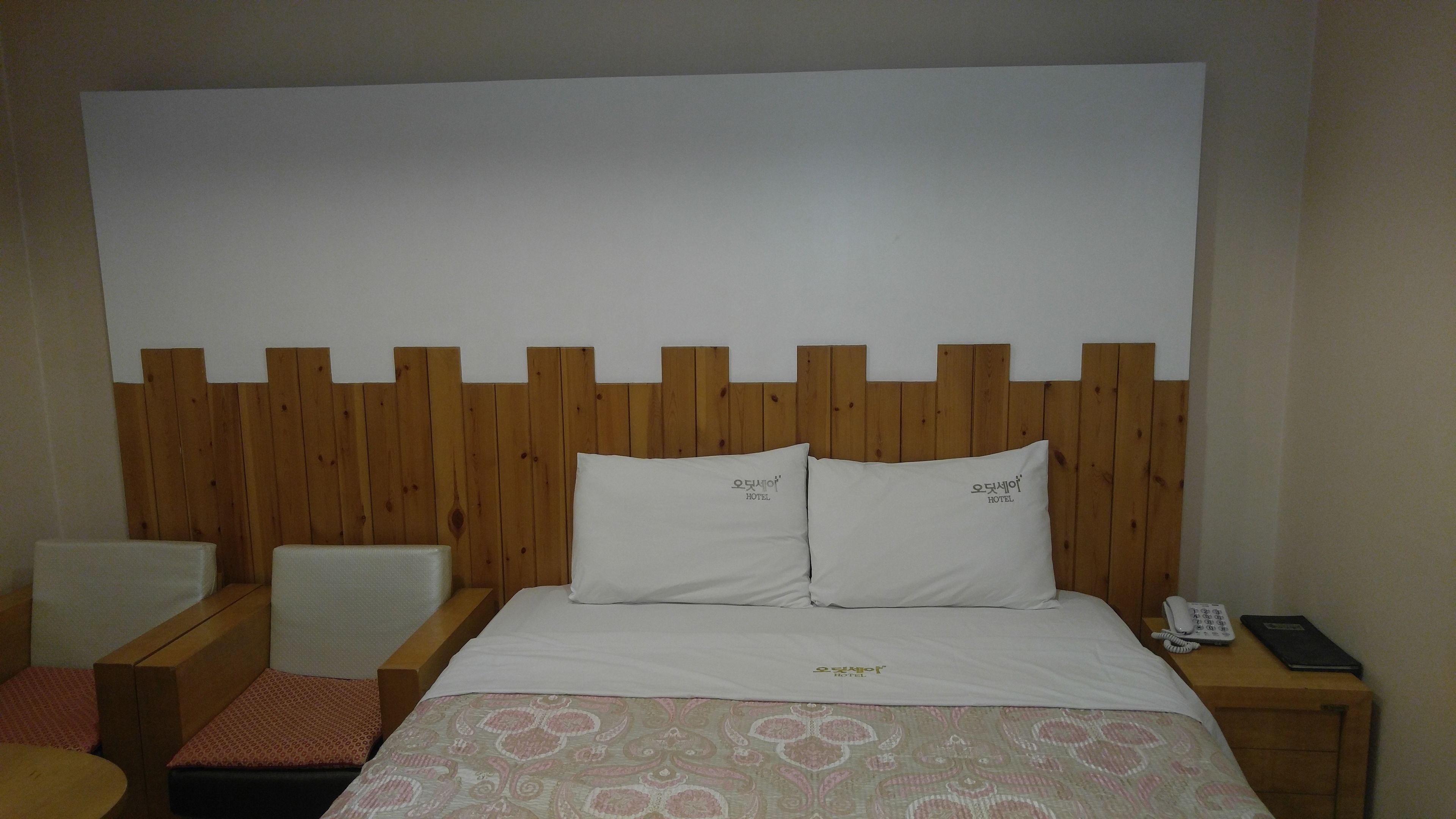 blackout curtains, free wifi, bed sheets