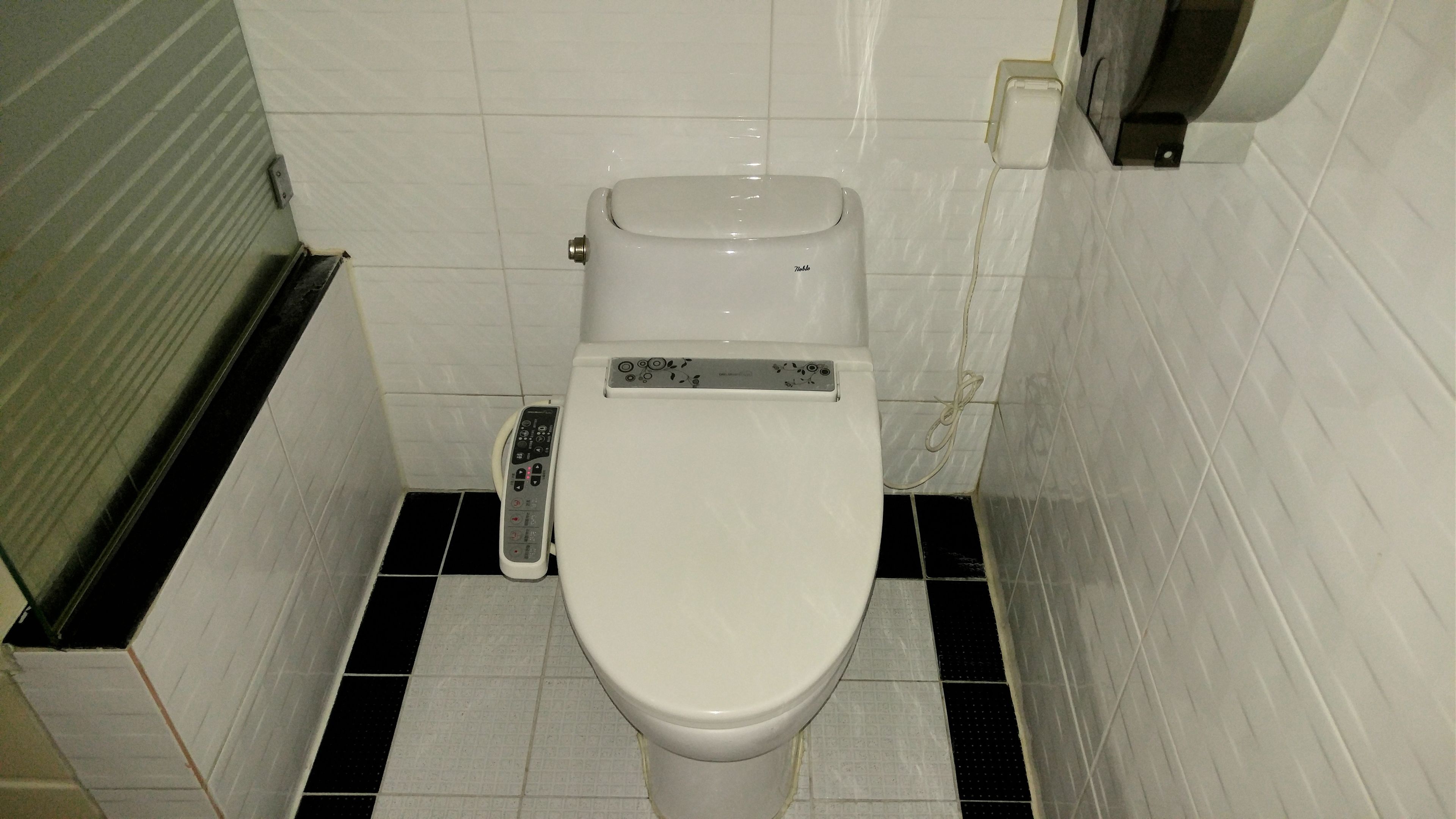 standard room | bathroom | combined shower/bathtub, deep-soaking bathtub, free toiletries