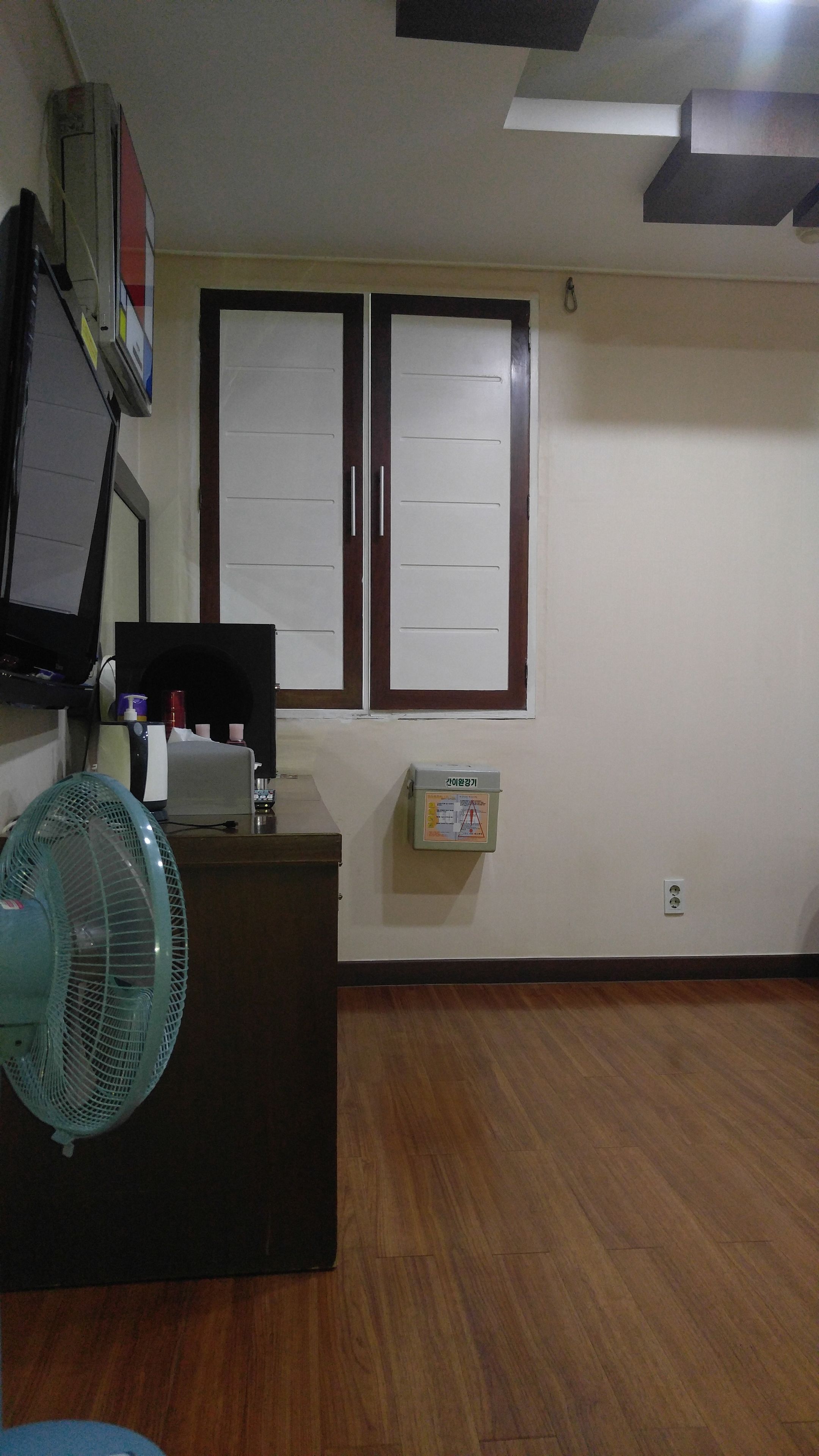 blackout curtains, free wifi, bed sheets