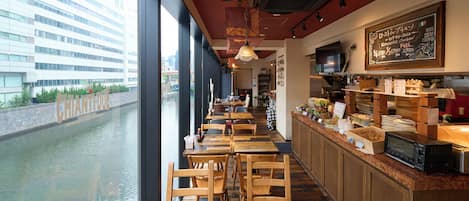 Breakfast, lunch, dinner served; Italian cuisine