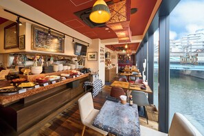 Breakfast, lunch and dinner served  - Hotel Resol Akihabara (Tokyo)