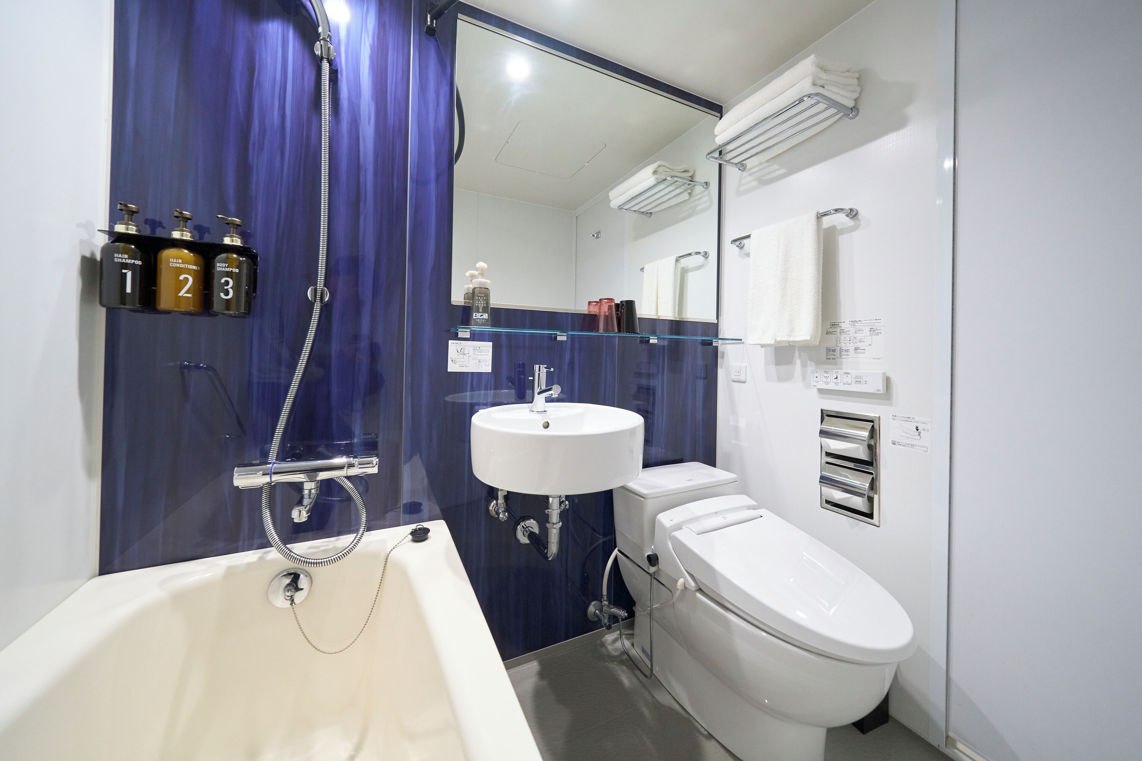 combined shower/bathtub, deep-soaking bathtub, free toiletries