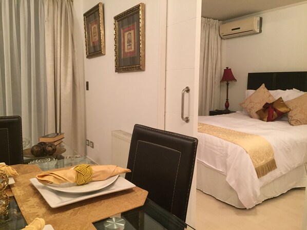 1 bedroom, Egyptian cotton sheets, premium bedding, down comforters - Royal Lyon Apartaments (Santiago)
