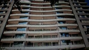 Front of property - Royal Lyon Apartaments (Santiago)